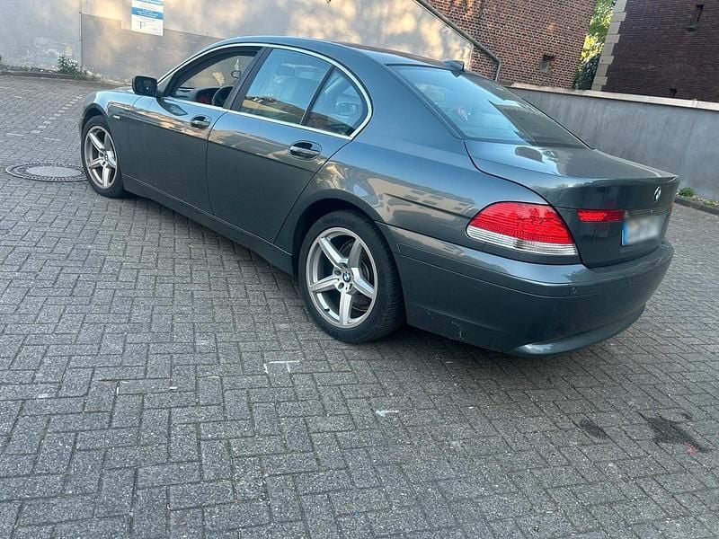 Second-hand BMW 735 272 CP (200 kW) 2002 Berlinǎ