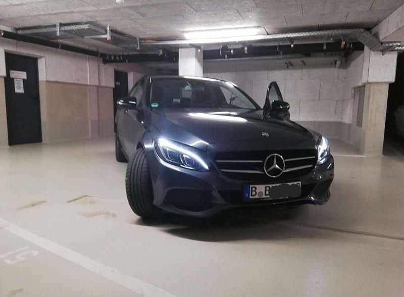 Grau Gebraucht 2015 Mercedes C220 Edition Limousine | 18.900 € (Fairer Preis) - Bild 1/4