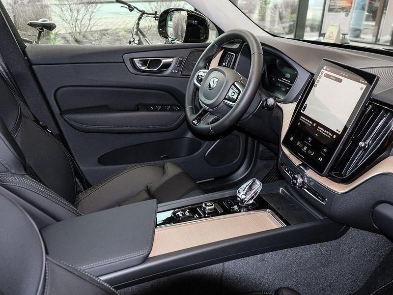 Neu Volvo XC60 Plus 310 PS (228 kW) 2026 Blau SUV