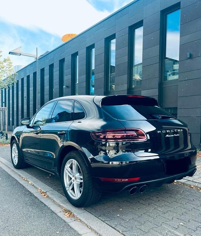 Schwarz Gebraucht 2015 Porsche Macan Turbo SUV | 34.500 € (Teuer) - Bild 1/4