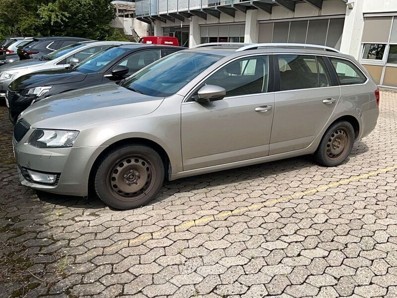 Braun Gebraucht 2015 Skoda Octavia Elegance Kombi | 4.700 € (Superpreis) - Bild 1/4