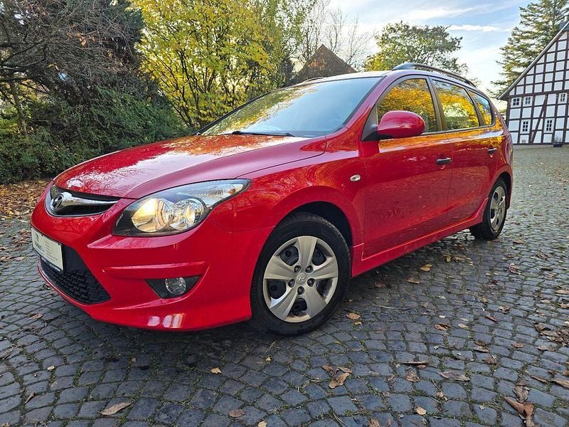 Rot Gebraucht 2011 Hyundai i30 Classic Kombi | 3.990 € (Fairer Preis) - Bild 1/4