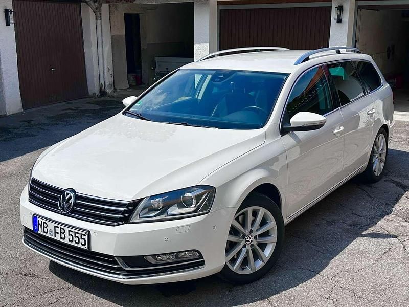 Gebraucht 2012 VW Passat Highline Kombi | 12.490 € - Bild 1/4