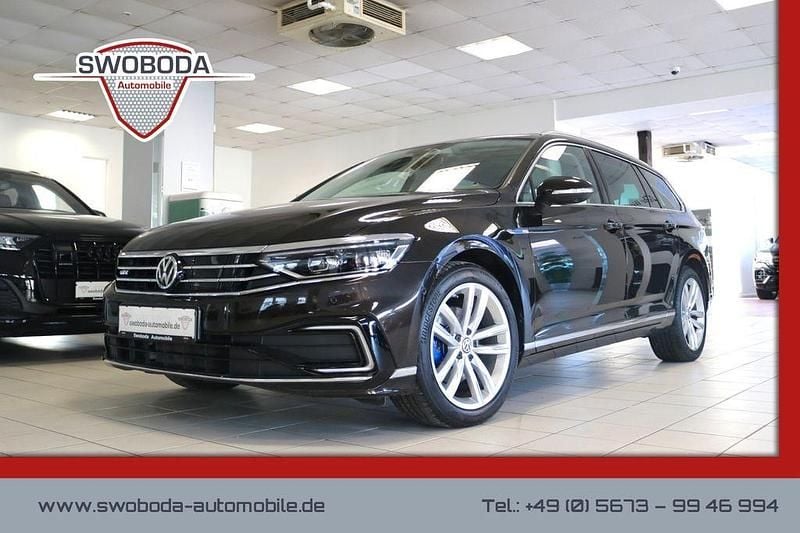 Braun Gebraucht 2020 VW Passat GTE Limousine | 29.950 € (Teuer) - Bild 1/2