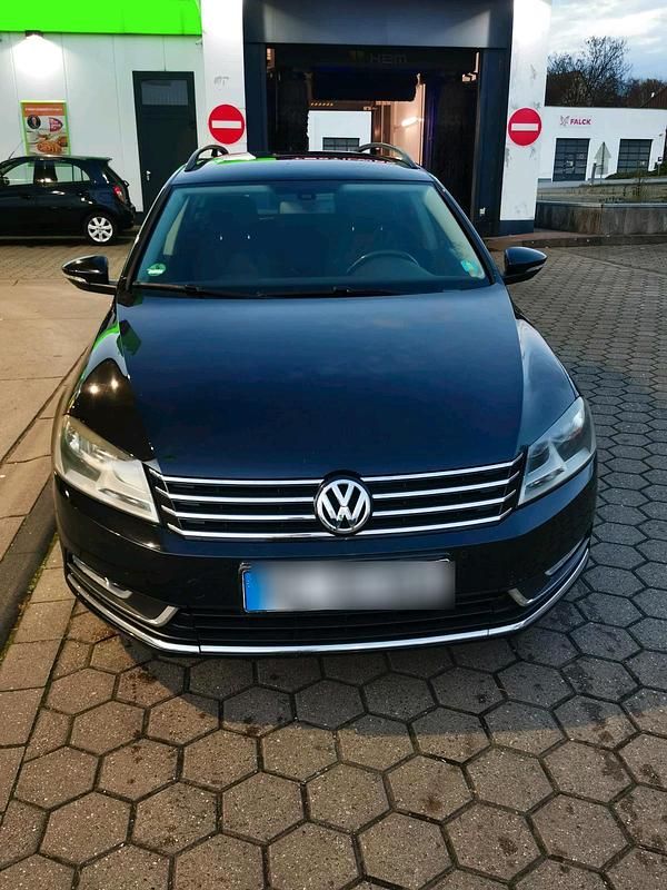 Schwarz Gebraucht 2011 VW Passat Kombi | 3.750 € (Superpreis) - Bild 1/4
