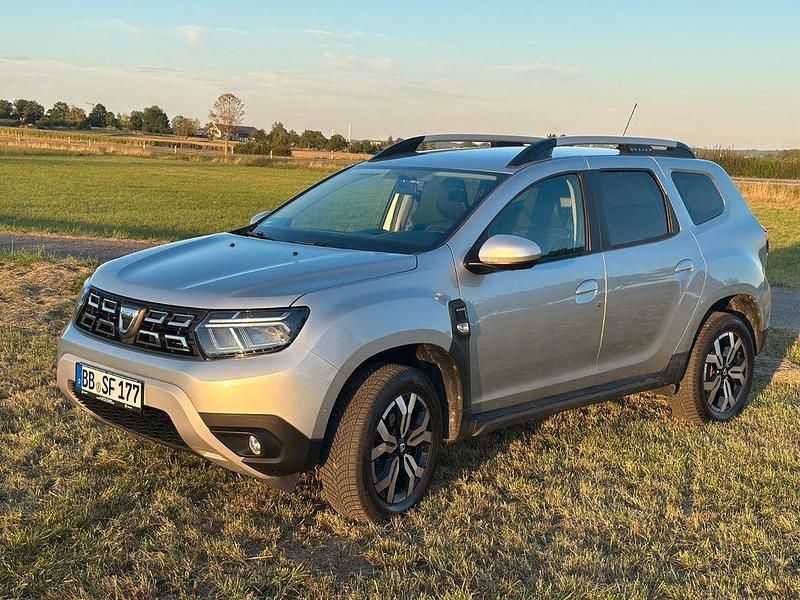 Grau Gebraucht 2021 Dacia Duster Prestige SUV | 19.900 € (Fairer Preis) - Bild 1/4