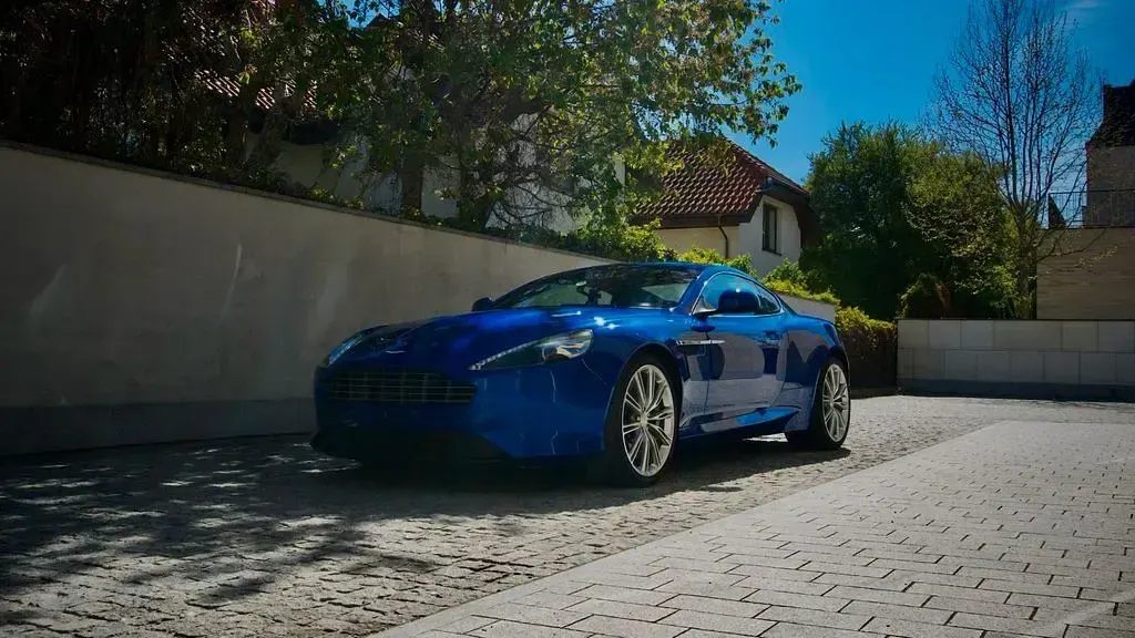 Second-hand Aston Martin Virage 498 CP (366 kW) 2012 Albastru Coupe