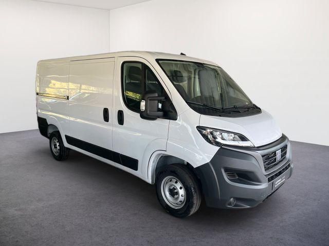 Weiss weiss Gebraucht 2023 Fiat Ducato Van | 34.089 € (Fairer Preis) - Bild 1/4