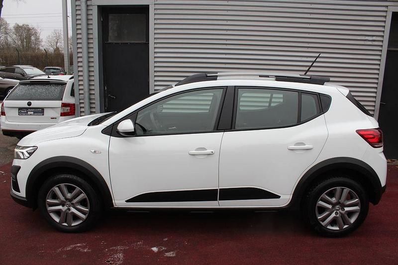 Gebraucht Dacia Sandero Comfort 91 PS (66 kW) 2022 Weiß SUV