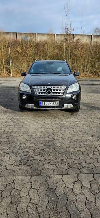 Gebraucht Mercedes ML500 387 PS (284 kW) 2010 Schwarz SUV