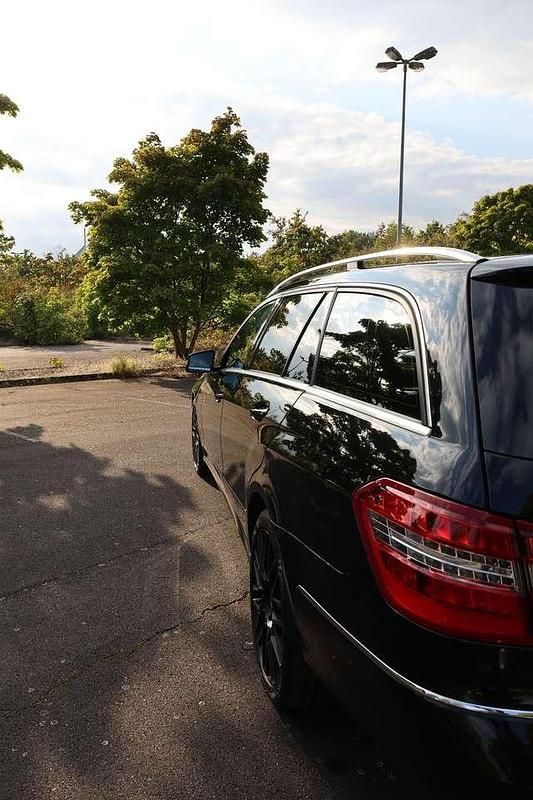 Gebraucht Mercedes E350 231 PS (169 kW) 2010 Schwarz Kombi