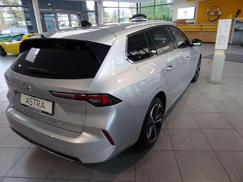 Gebraucht Opel Astra Elegance 131 PS (96 kW) 2022 Aluminium silb/kristall silb (metallic) Kombi