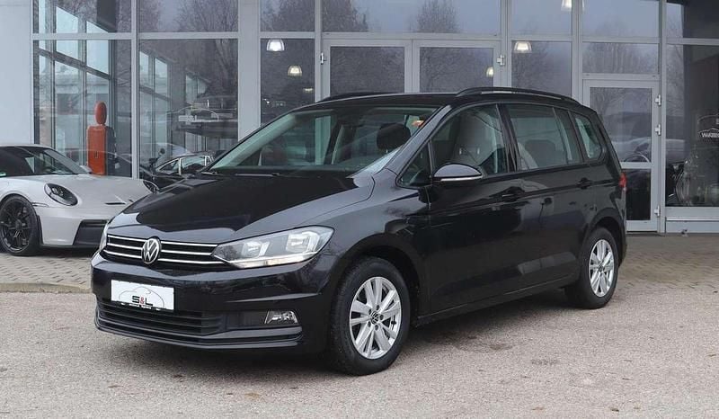 Gebraucht VW Touran 122 PS (89 kW) 2022 Deep black perleffekt Van / Kleinbus
