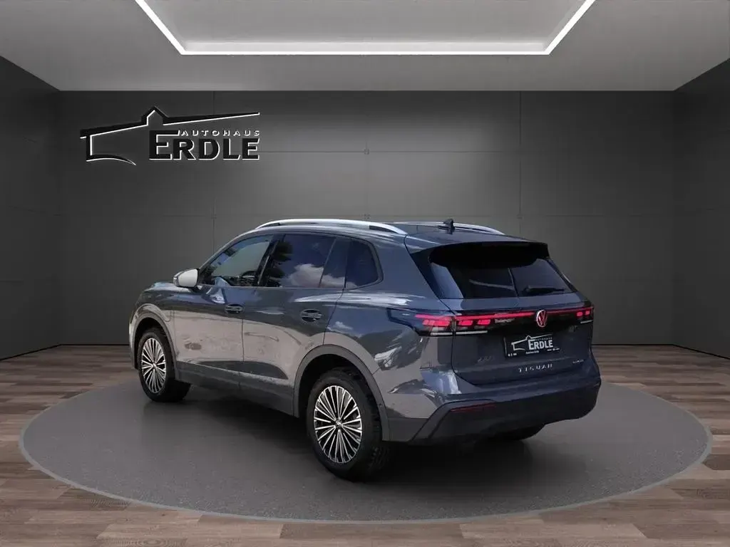 Gebraucht VW Tiguan Life 204 PS (150 kW) 2025 Grau SUV
