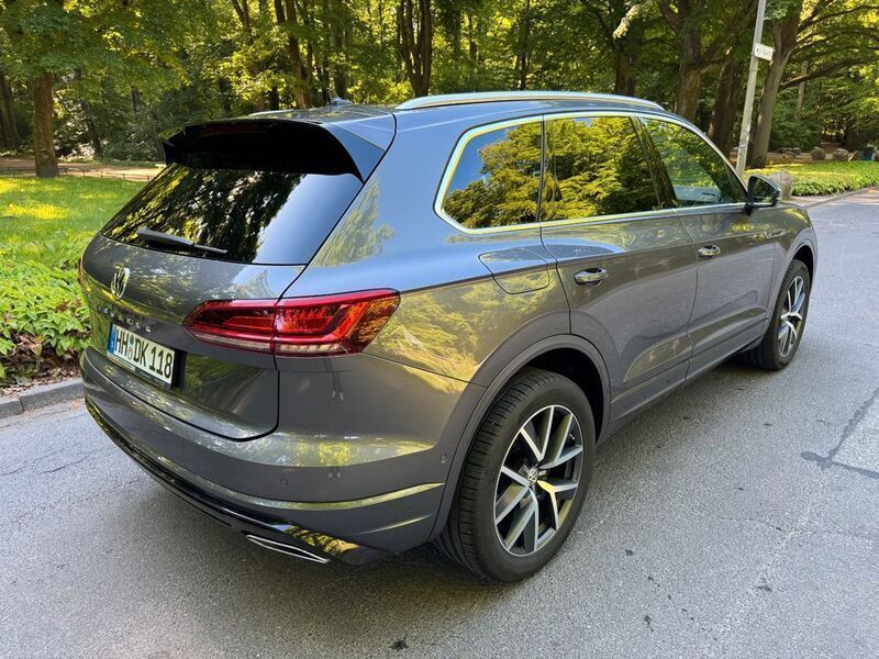 Grau Gebraucht 2019 VW Touareg SUV | 46.800 € (Fairer Preis) - Bild 1/4