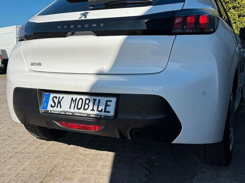 Gebraucht Peugeot 208 Active 102 PS (75 kW) 2022 Weiß Kleinwagen