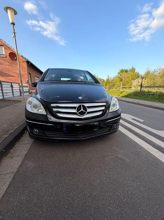 Używany Mercedes B200 193 KM (141 kW) 2005 Czarny Minivan