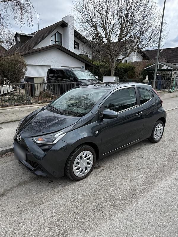 Gebraucht Toyota Aygo 72 PS (52 kW) 2019 Grau Kleinwagen