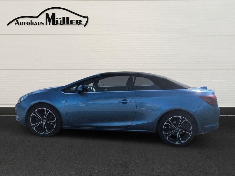 Gebraucht Opel Cascada Innovation 170 PS (125 kW) 2017 Arktis blau (m2) Cabrio