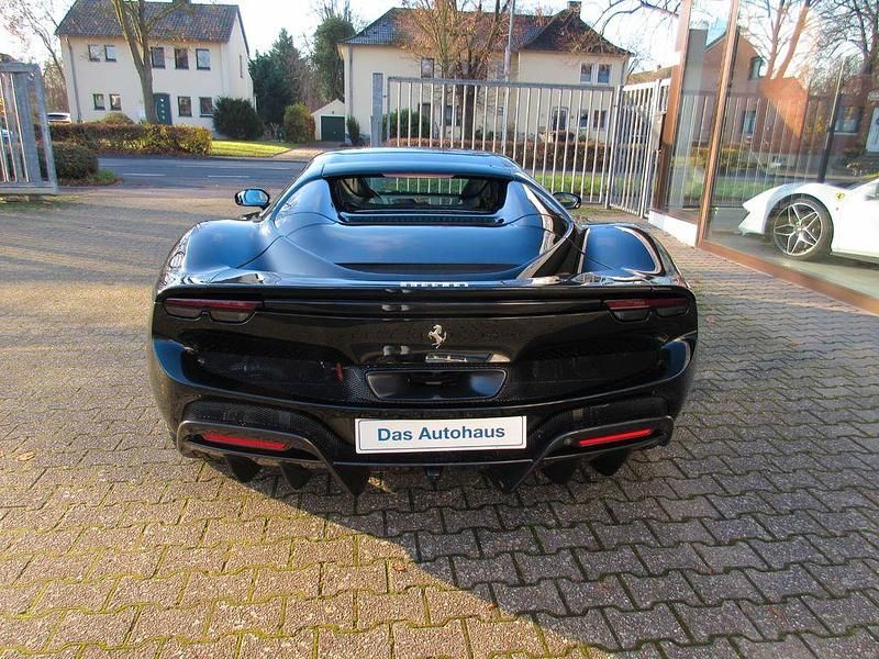 Gebraucht Ferrari 296 829 PS (609 kW) 2023 Schwarz Cabrio