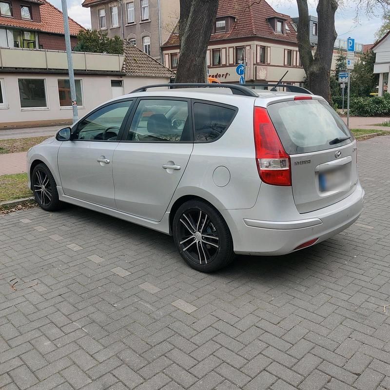 Gebraucht Hyundai i30 90 PS (66 kW) 2012 Silber Kombi