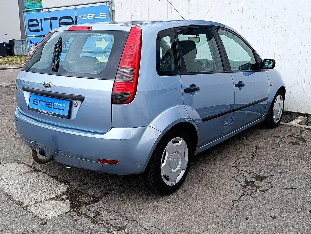 Gebraucht Ford Fiesta Trend 80 PS (58 kW) 2005 Blau Kleinwagen