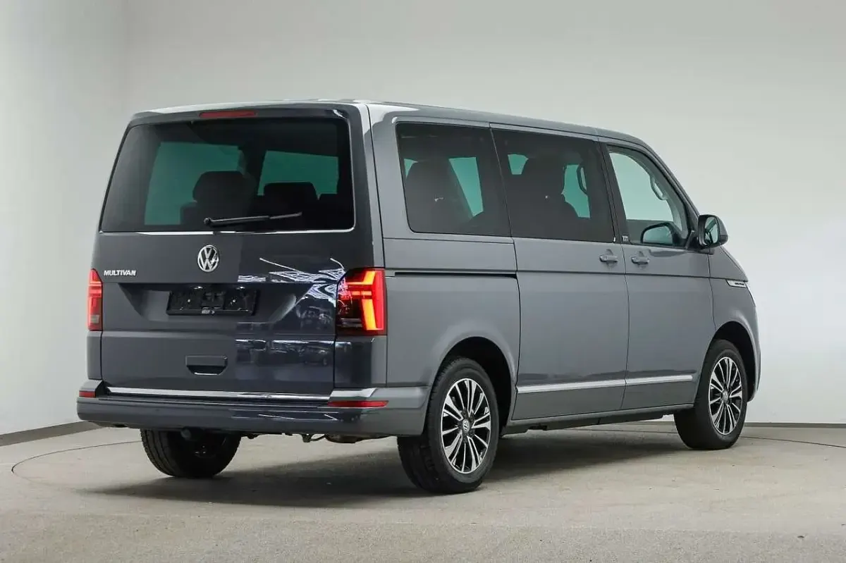 Gebraucht VW T6.1 Generation Six 150 PS (110 kW) 2022 Pure grey Van