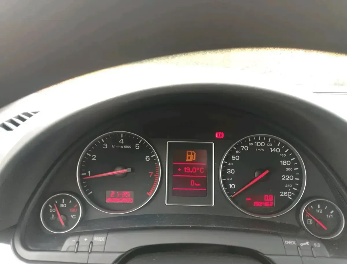 Gebraucht Audi A4 102 PS (75 kW) 2004 Schwarz Kombi