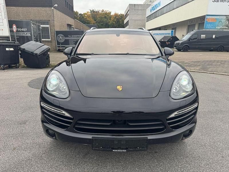 Tiefschwarz Gebraucht 2012 Porsche Cayenne SUV | 27.900 € (Etwas zu teuer) - Bild 1/4