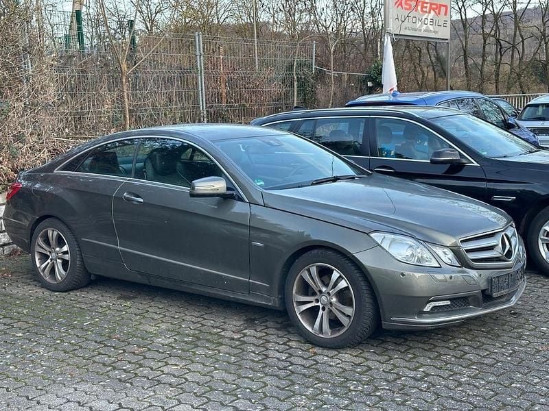 Gebraucht Mercedes E200 184 PS (135 kW) 2011 Grau Coupé