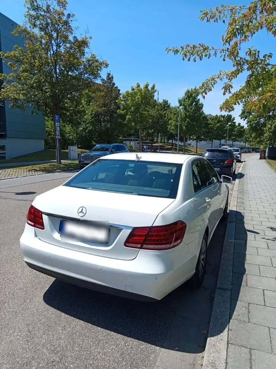 Gebraucht Mercedes E220 Edition 170 PS (125 kW) 2015 Weiß Limousine