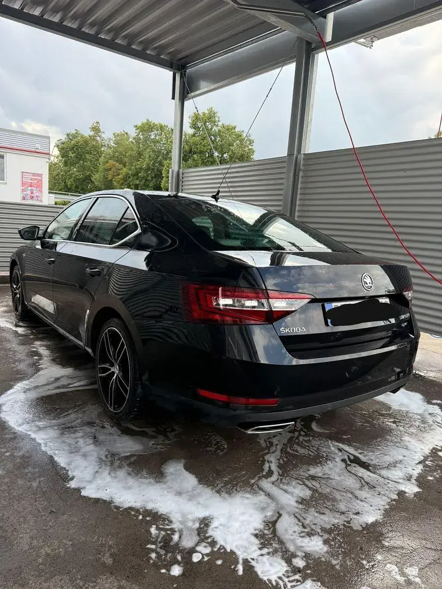 Gebraucht Skoda Superb LAURIN & KLEMENT 280 PS (205 kW) 2017 Schwarz Limousine