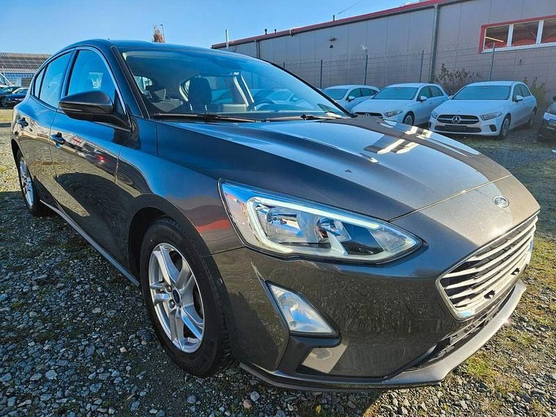 Grau Gebraucht 2019 Ford Focus Cool & Connect Limousine | 10.353 € (Fairer Preis) - Bild 1/4