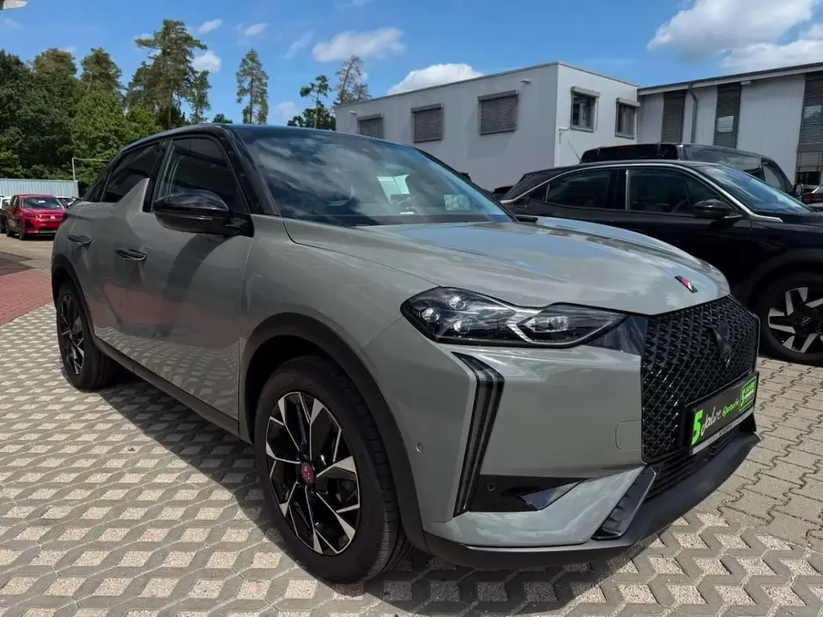Gebraucht DS Automobiles DS3 Crossback Performance Line Plus 131 PS (96 kW) 2024 Grau SUV