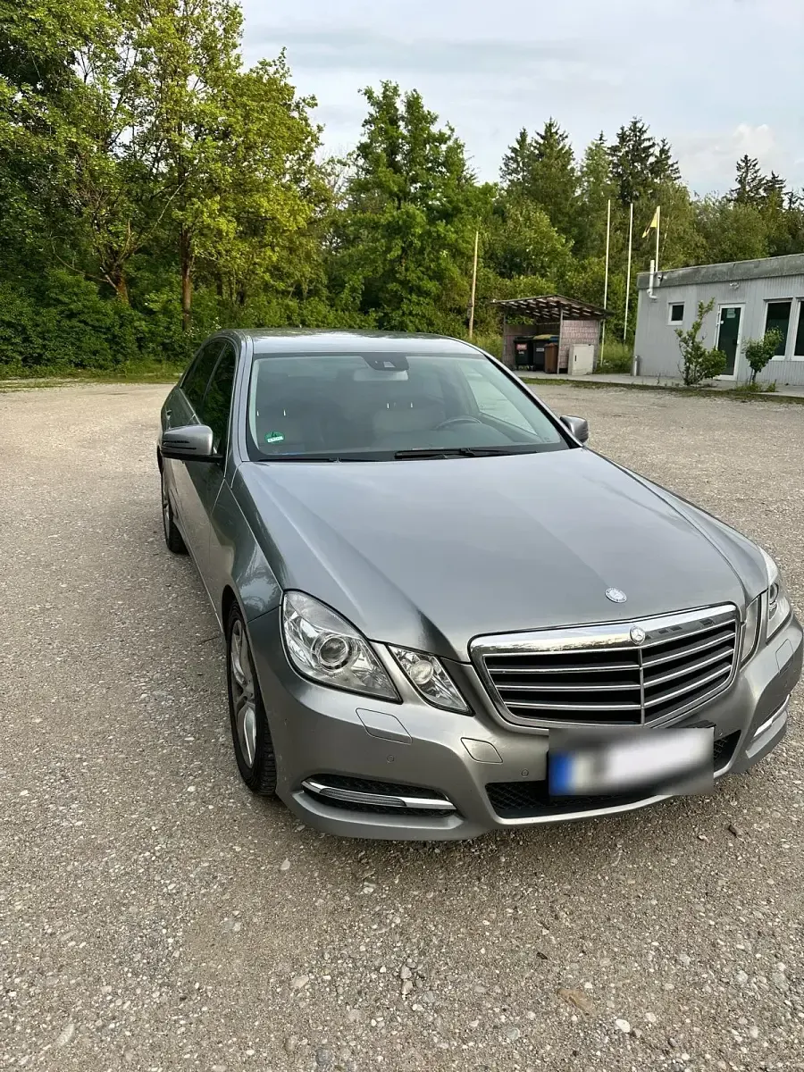 Gebraucht Mercedes E200 Avantgarde 184 PS (135 kW) 2012 Grau Limousine