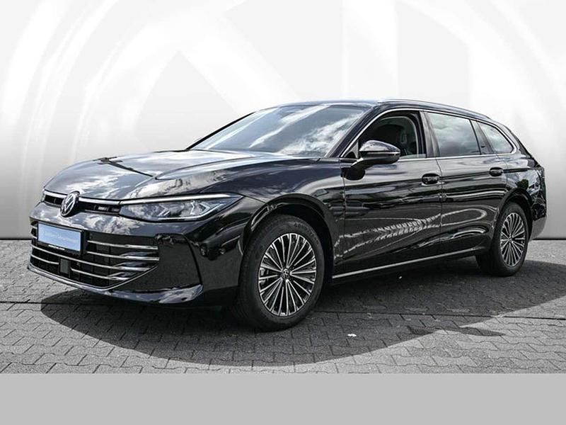 Grenadillschwarz metallic Gebraucht 2025 VW Passat Elegance Kombi | 38.890 € (Guter Preis) - Bild 1/4