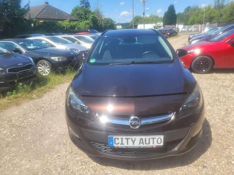Gebraucht Opel Astra Edition 140 PS (102 kW) 2013 Braun Kombi