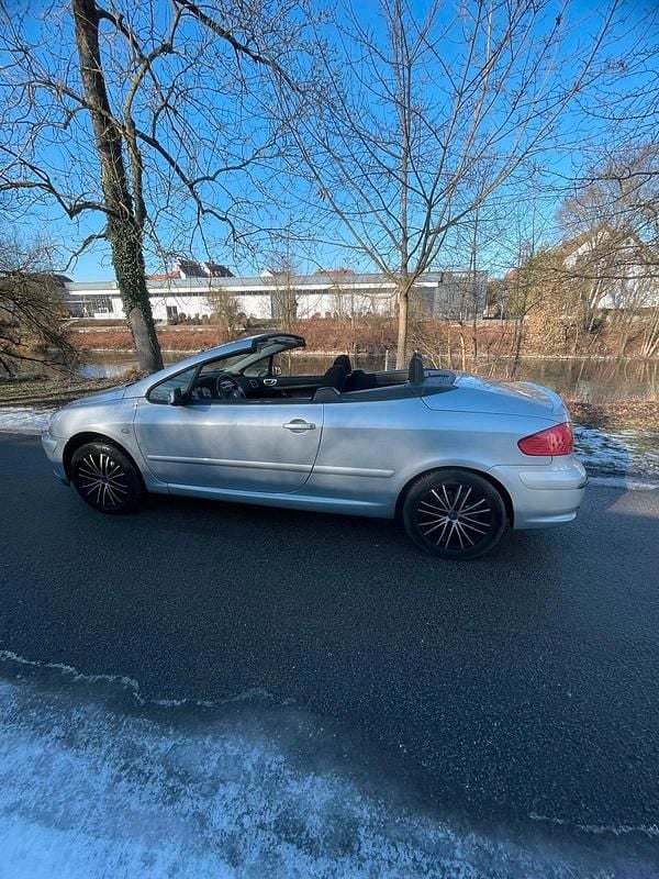 Grau Gebraucht 2005 Peugeot 307 CC Tendance Cabrio | 2.290 € (Guter Preis) - Bild 1/4