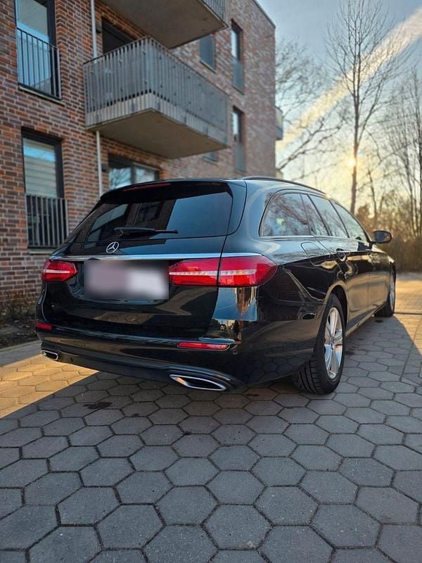 Gebraucht Mercedes E220 194 PS (142 kW) 2017 Schwarz Kombi