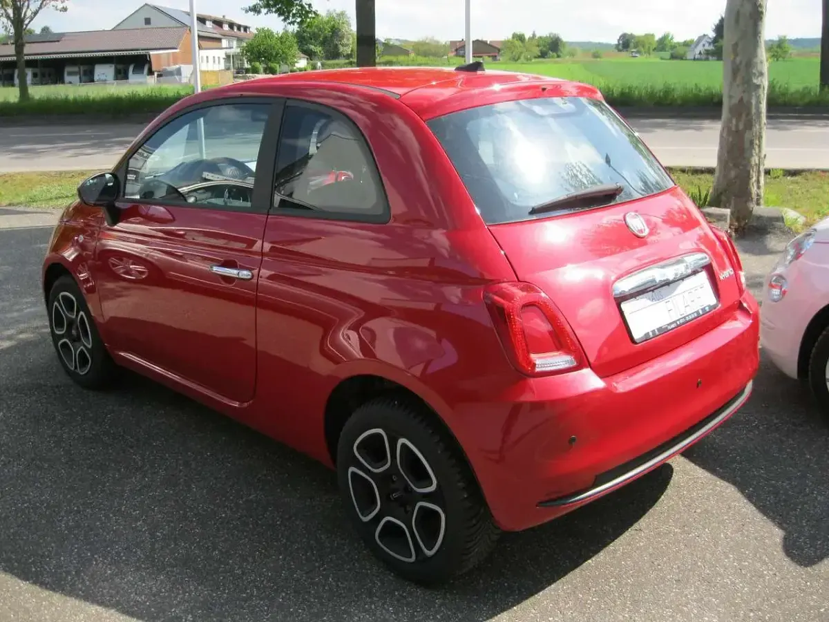 Gebraucht Fiat 500 Basis 69 PS (50 kW) 2023 Passione rot Kleinwagen