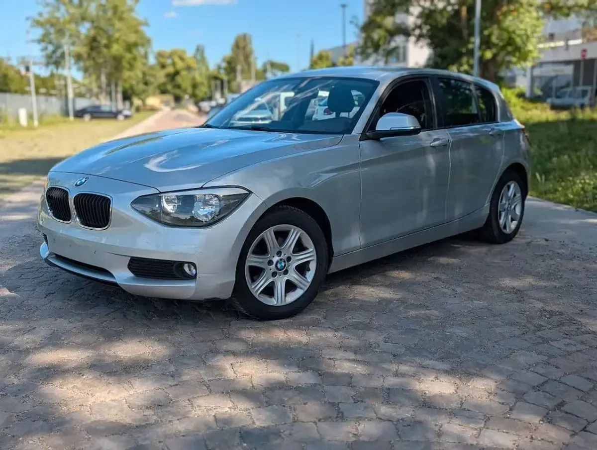 Gebraucht BMW 116 116 PS (85 kW) 2014 Glaciersilber metallic Kleinwagen