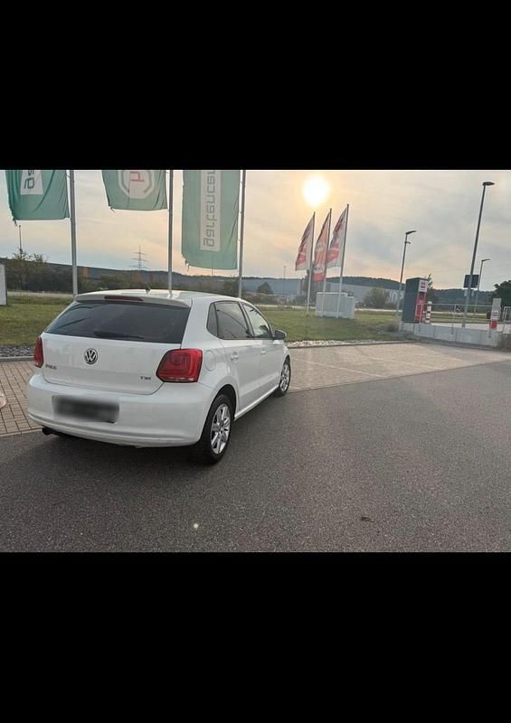 Weiß Gebraucht 2012 VW Polo Kleinwagen | 2.950 € (Guter Preis) - Bild 1/4