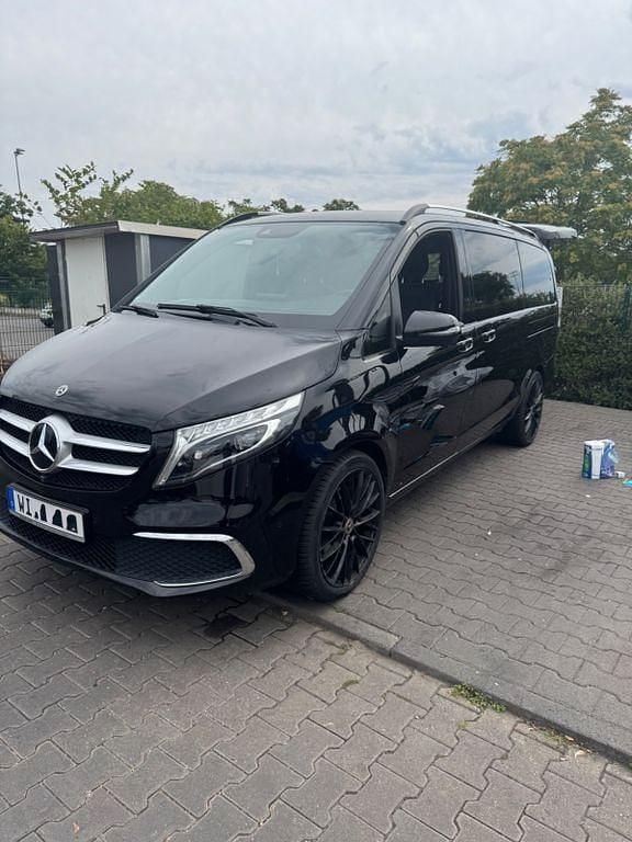 Schwarz Gebraucht 2020 Mercedes V300 Avantgarde Van / Kleinbus | 48.500 € (Fairer Preis) - Bild 1/4