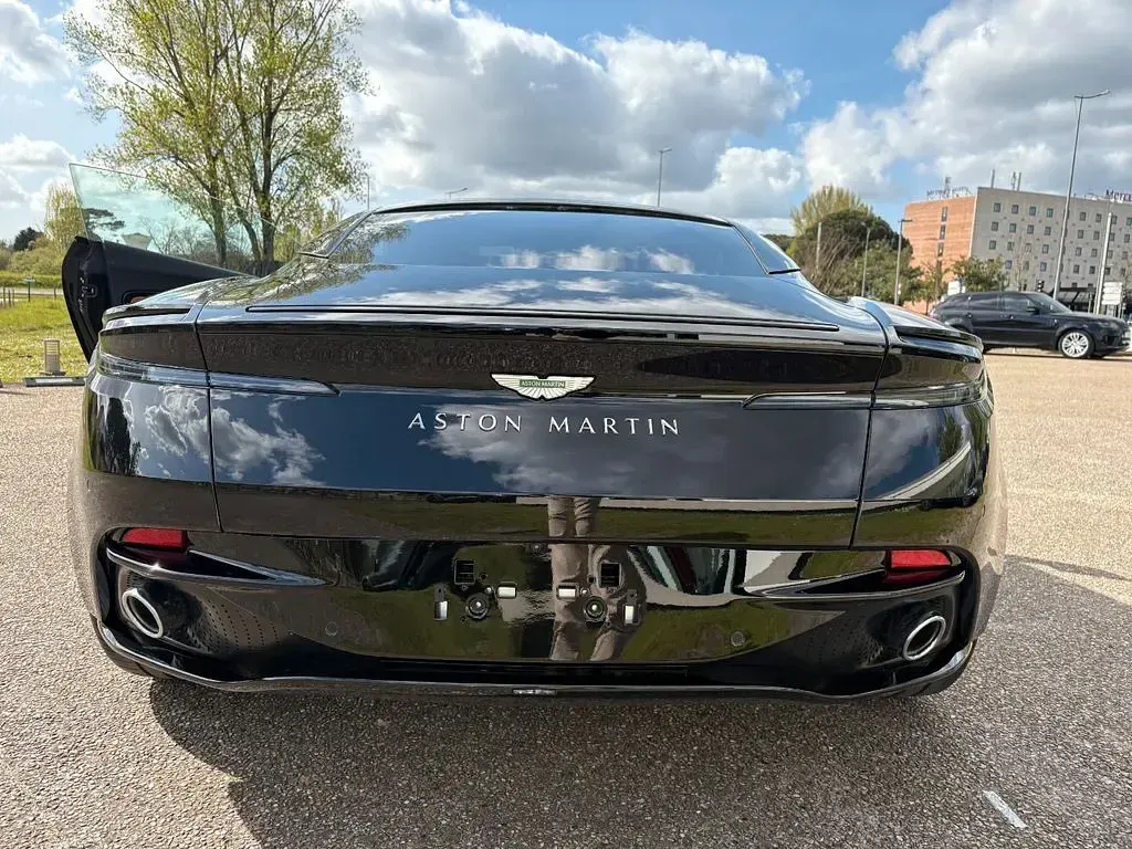 Neu Aston Martin DB12 680 PS (500 kW) 2026 Schwarz