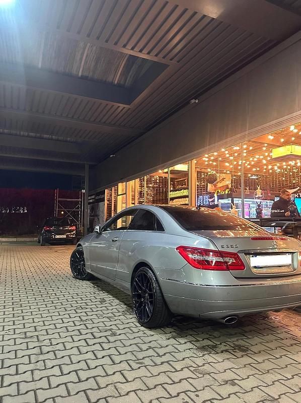 Silber Gebraucht 2010 Mercedes E350 Coupé | 10.999 € (Fairer Preis) - Bild 1/4