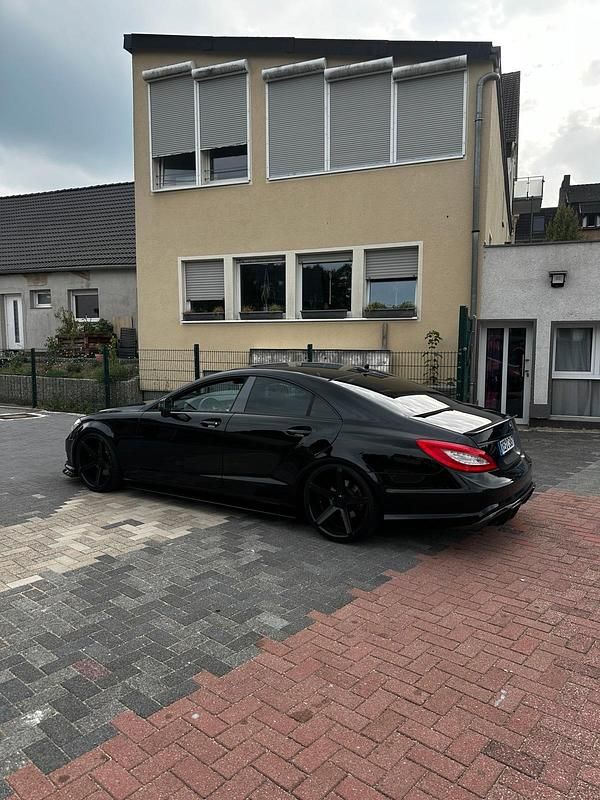 Schwarz Gebraucht 2011 Mercedes CLS350 Limousine | 19.500 € (Teuer) - Bild 1/4