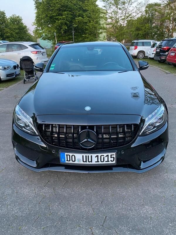 Schwarz Gebraucht 2015 Mercedes 250 AMG line Limousine | 16.900 € (Teuer) - Bild 1/4