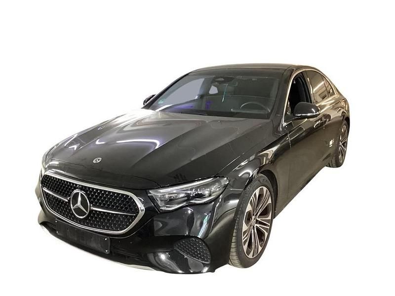 Metalliclack obsidianschwarz Gebraucht 2024 Mercedes E220 Limousine | 56.490 € - Bild 1/4