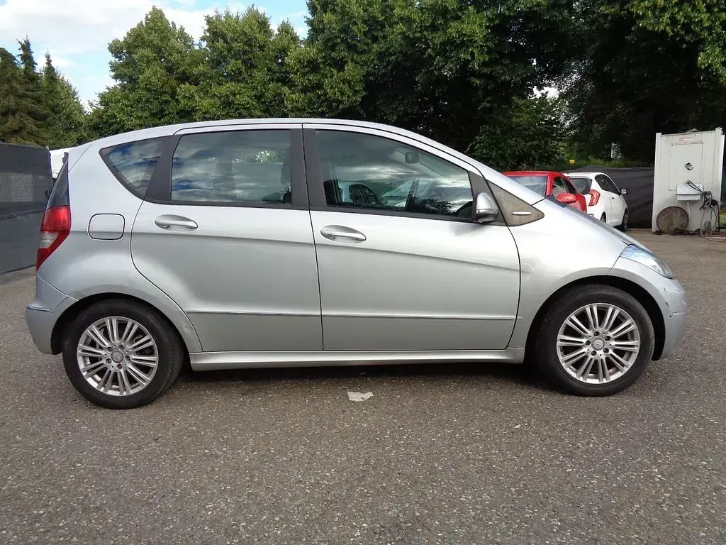 Gebraucht Mercedes A170 Elegance 116 PS (85 kW) 2009 Silber Van / Kleinbus
