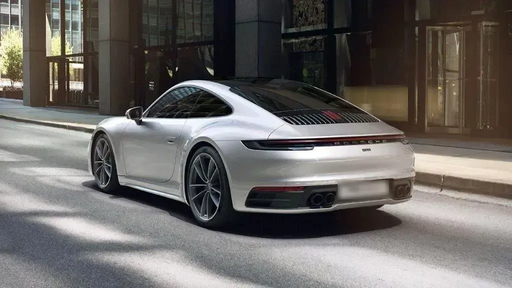 Gebraucht Porsche 911 Carrera 4 385 PS (283 kW) 2022 Silber Coupé
